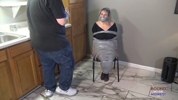 Bound In The Midwest – Lolly Gagg Wants To Be Taped Up (2021 | FullHD) (724 MB)